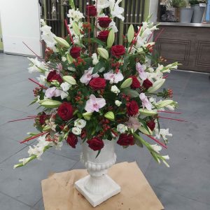 Bouquet de fleurs contenant un vase pour les deuils à Toulouse