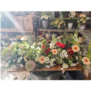 Dessus de cercueils en fleurs pour les deuils à Toulouse