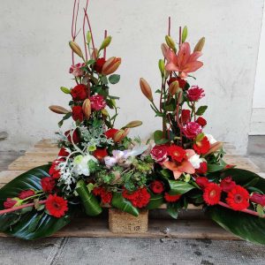 Devant de tombe en fleurs pour les deuils à Toulouse