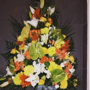 Gerbes de fleurs en piquées pour les deuils à Toulouse